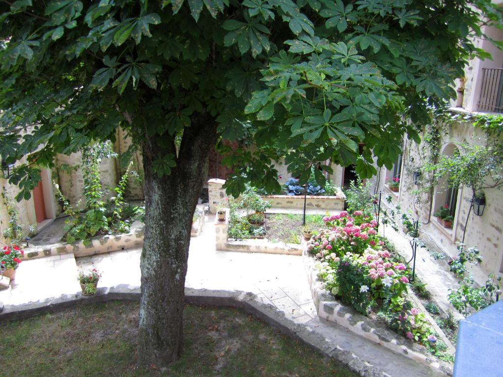 Chambres D'Hotes La Closerie Des Trois Marottes Bed and Breakfast Melun Rum bild
